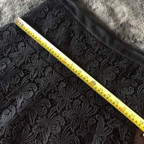 LOFT Medium Lace Skirt. - Picture 4 of 6
